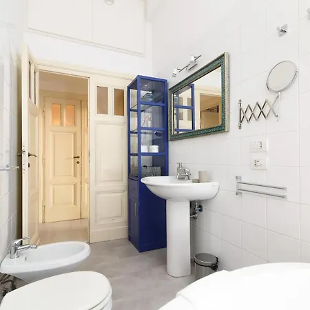 White Napoleone Appartement Rome