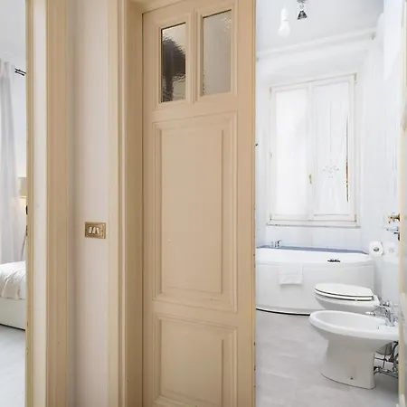 White Napoleone Appartement Rome