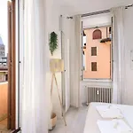 White Napoleone Apartament *