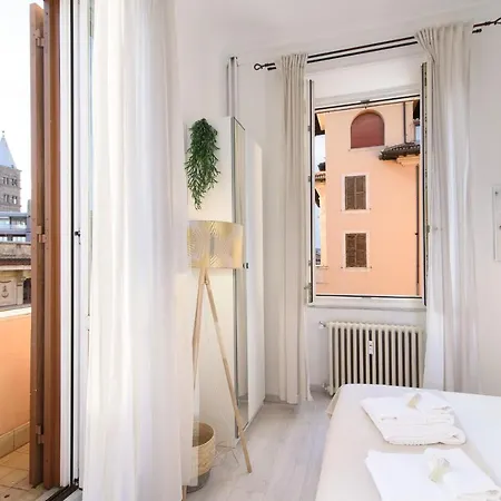 White Napoleone Appartement *