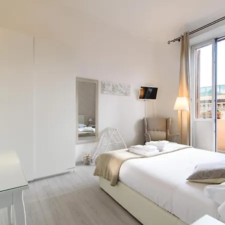 White Napoleone Appartement *